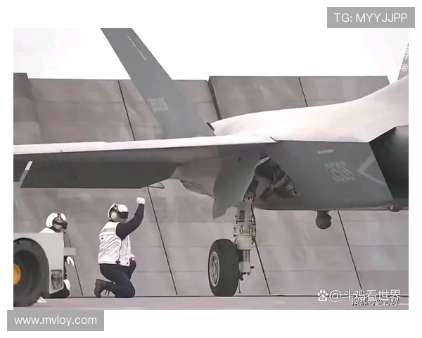歼35隐身战斗机最新试飞照片引发全球关注